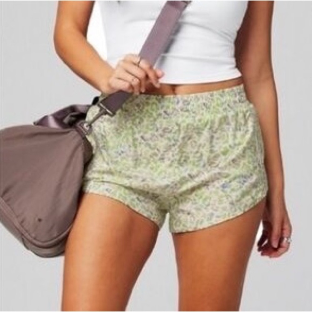 NWT ($69.95) Fabletics Pastel Leopard Eco Speed Run Short Size Small